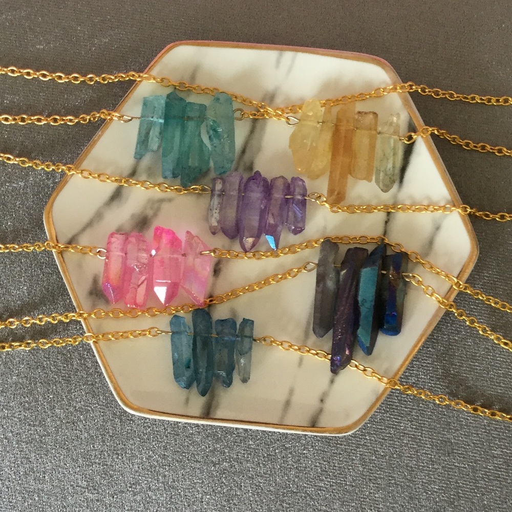 FREE SHIPPING 🎉HP🎉Crystal Luster Quartz Necklace